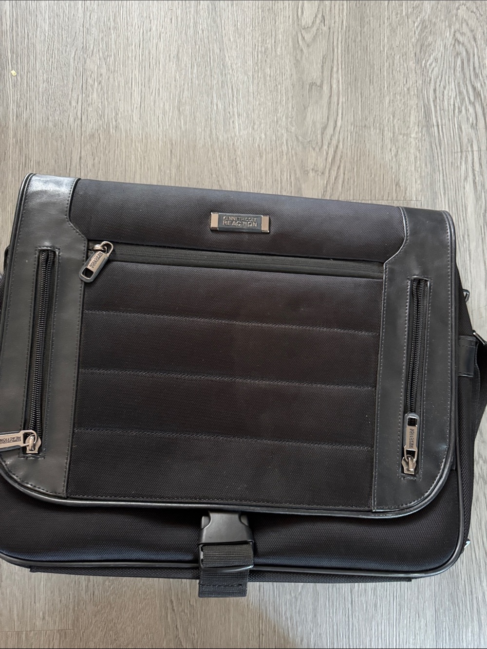 Kenneth Cole Reaction Black & Dark Brown Men's Messenger Bag
